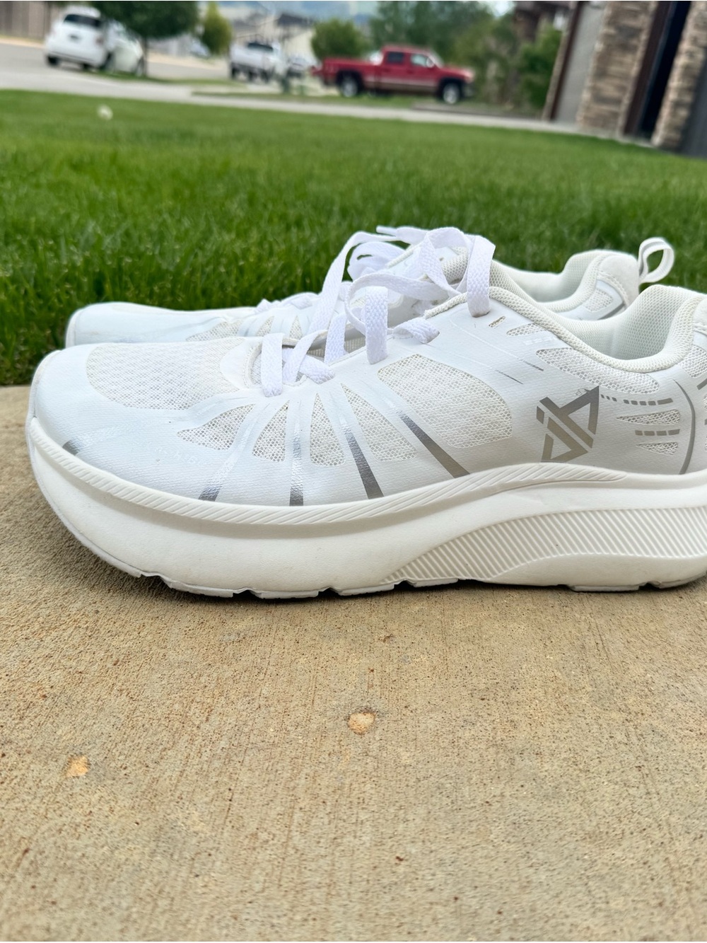 Jackshibo White Athletic Sneakers with Silver Accents
